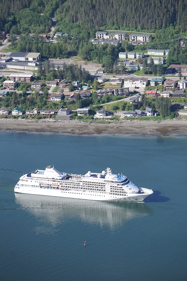 Silversea Silver Shadow in Gastineau Channel